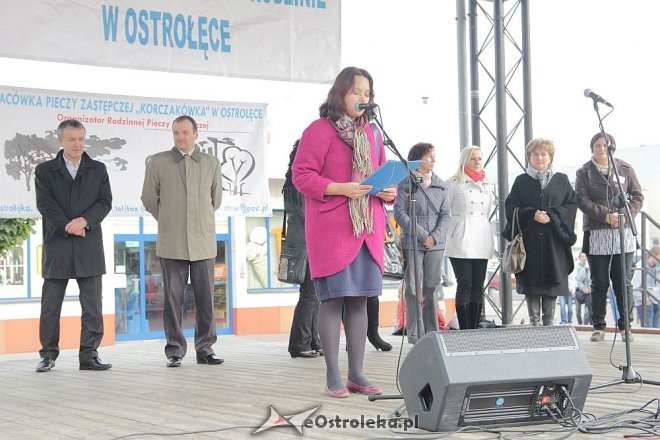Miejskie obchody Międzynarodowego Dnia Walki z Ubóstwem [17.10.2013] - zdjęcie #33 - eOstroleka.pl