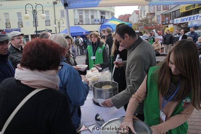 Miejskie obchody Międzynarodowego Dnia Walki z Ubóstwem [17.10.2013] - zdjęcie #5 - eOstroleka.pl