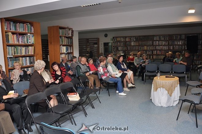 Wieczór w Arce: Spotkanie z Marią Ulatowską [17.10.2013] - zdjęcie #2 - eOstroleka.pl