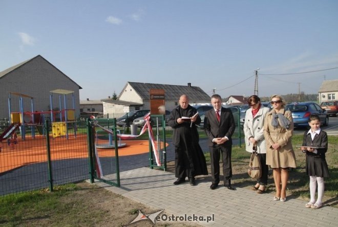 Plac zabaw w Ołdakach oddany do użytku [18.10.2013] - zdjęcie #8 - eOstroleka.pl