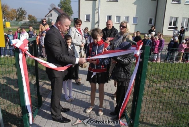 Plac zabaw w Ołdakach oddany do użytku [18.10.2013] - zdjęcie #4 - eOstroleka.pl