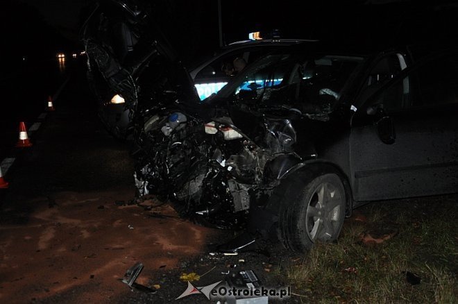 Wypadek w Laskowcu: Ciężarówka wjechała w auto osobowe. Jedna osoba trafiła do szpitala [18.10.2013] - zdjęcie #9 - eOstroleka.pl