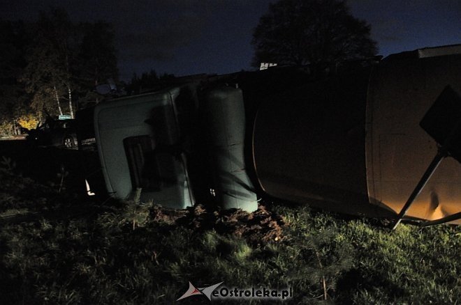 Wypadek w Laskowcu: Ciężarówka wjechała w auto osobowe. Jedna osoba trafiła do szpitala [18.10.2013] - zdjęcie #14 - eOstroleka.pl