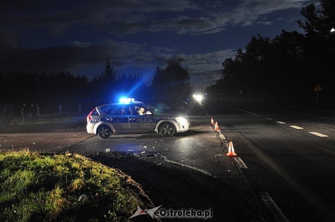 Wypadek w Laskowcu: Ciężarówka wjechała w auto osobowe. Jedna osoba trafiła do szpitala [18.10.2013] - zdjęcie #21 - eOstroleka.pl