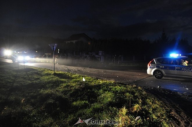 Wypadek w Laskowcu: Ciężarówka wjechała w auto osobowe. Jedna osoba trafiła do szpitala [18.10.2013] - zdjęcie #22 - eOstroleka.pl