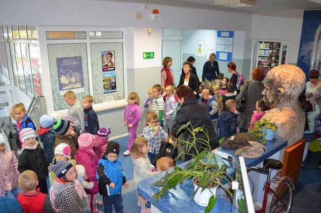 Teatr Urwis w Miejskiej Bibliotece Publicznej [18.10.2013] - zdjęcie #69 - eOstroleka.pl