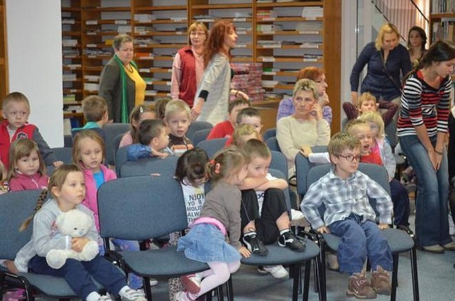 Teatr Urwis w Miejskiej Bibliotece Publicznej [18.10.2013] - zdjęcie #61 - eOstroleka.pl