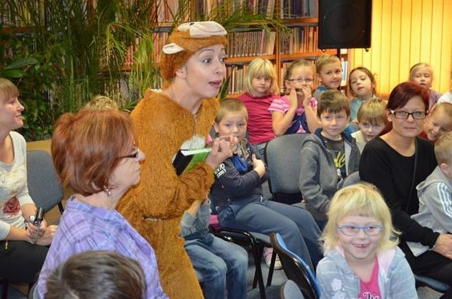 Teatr Urwis w Miejskiej Bibliotece Publicznej [18.10.2013] - zdjęcie #57 - eOstroleka.pl