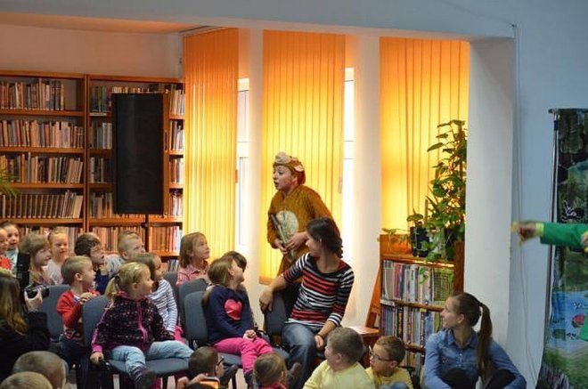 Teatr Urwis w Miejskiej Bibliotece Publicznej [18.10.2013] - zdjęcie #56 - eOstroleka.pl