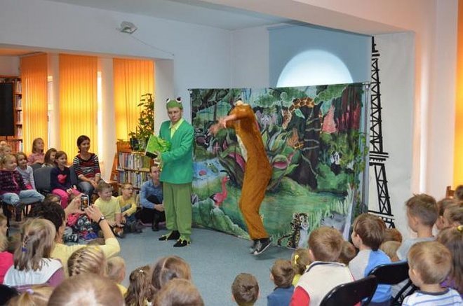 Teatr Urwis w Miejskiej Bibliotece Publicznej [18.10.2013] - zdjęcie #54 - eOstroleka.pl