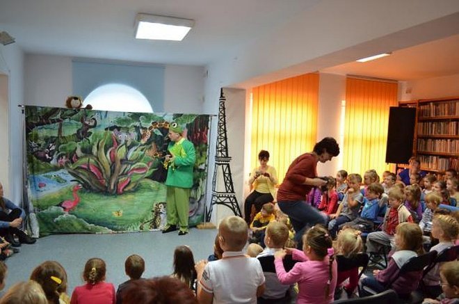Teatr Urwis w Miejskiej Bibliotece Publicznej [18.10.2013] - zdjęcie #49 - eOstroleka.pl