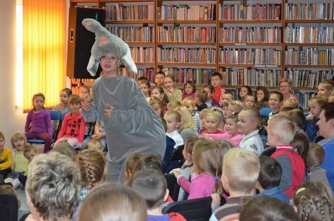 Teatr Urwis w Miejskiej Bibliotece Publicznej [18.10.2013] - zdjęcie #46 - eOstroleka.pl