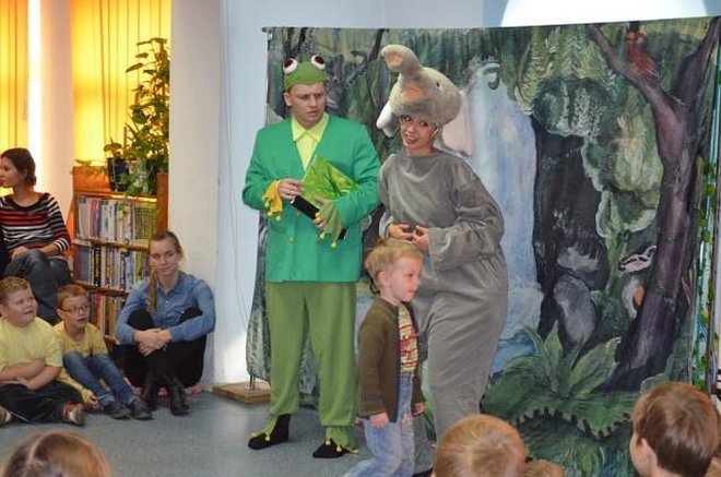 Teatr Urwis w Miejskiej Bibliotece Publicznej [18.10.2013] - zdjęcie #44 - eOstroleka.pl