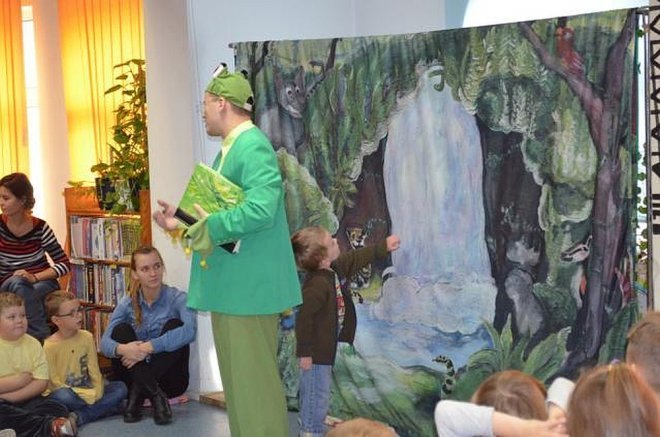 Teatr Urwis w Miejskiej Bibliotece Publicznej [18.10.2013] - zdjęcie #43 - eOstroleka.pl