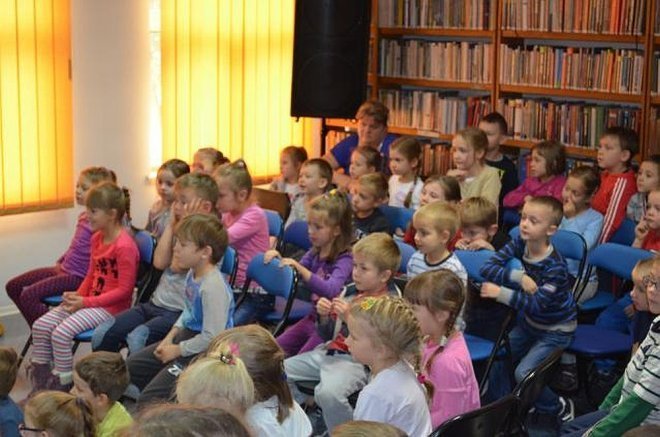 Teatr Urwis w Miejskiej Bibliotece Publicznej [18.10.2013] - zdjęcie #36 - eOstroleka.pl