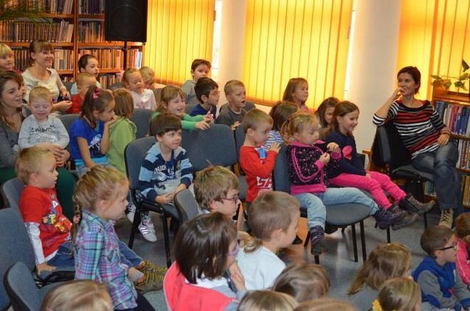 Teatr Urwis w Miejskiej Bibliotece Publicznej [18.10.2013] - zdjęcie #35 - eOstroleka.pl