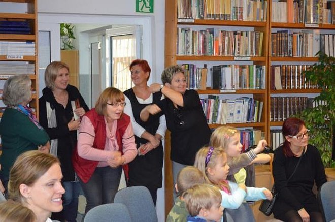 Teatr Urwis w Miejskiej Bibliotece Publicznej [18.10.2013] - zdjęcie #33 - eOstroleka.pl