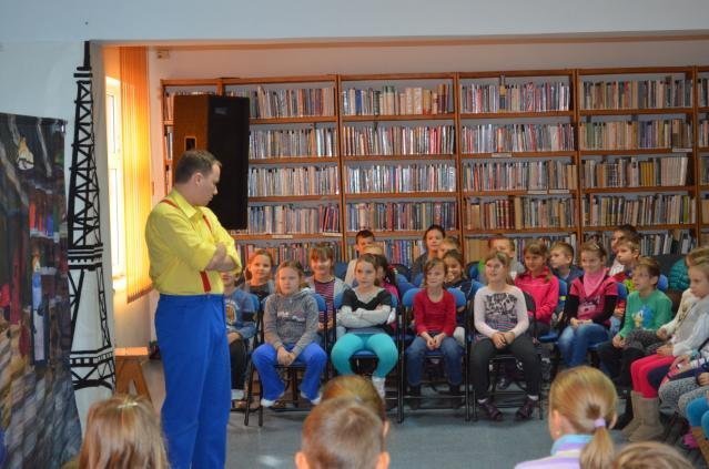 Teatr Urwis w Miejskiej Bibliotece Publicznej [18.10.2013] - zdjęcie #21 - eOstroleka.pl