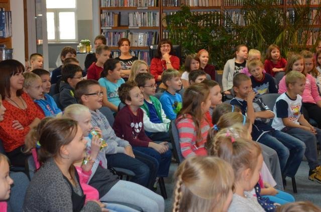 Teatr Urwis w Miejskiej Bibliotece Publicznej [18.10.2013] - zdjęcie #18 - eOstroleka.pl