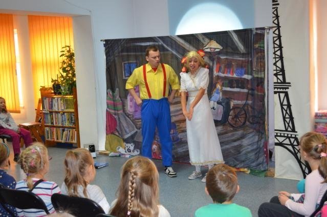 Teatr Urwis w Miejskiej Bibliotece Publicznej [18.10.2013] - zdjęcie #16 - eOstroleka.pl