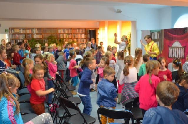 Teatr Urwis w Miejskiej Bibliotece Publicznej [18.10.2013] - zdjęcie #11 - eOstroleka.pl