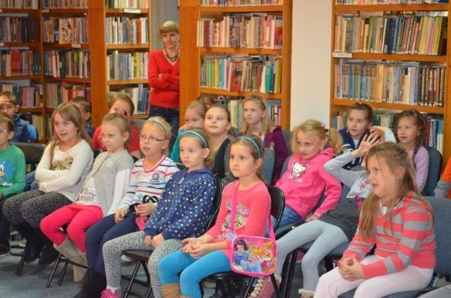 Teatr Urwis w Miejskiej Bibliotece Publicznej [18.10.2013] - zdjęcie #9 - eOstroleka.pl