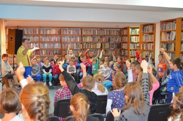 Teatr Urwis w Miejskiej Bibliotece Publicznej [18.10.2013] - zdjęcie #8 - eOstroleka.pl