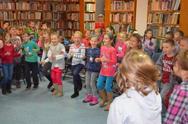 Teatr Urwis w Miejskiej Bibliotece Publicznej [18.10.2013] - zdjęcie #5 - eOstroleka.pl