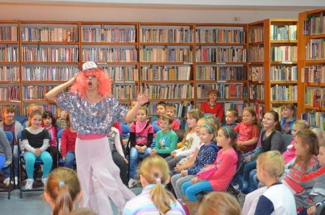 Teatr Urwis w Miejskiej Bibliotece Publicznej [18.10.2013] - zdjęcie #4 - eOstroleka.pl