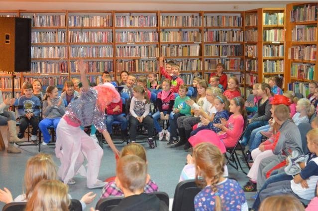 Teatr Urwis w Miejskiej Bibliotece Publicznej [18.10.2013] - zdjęcie #3 - eOstroleka.pl