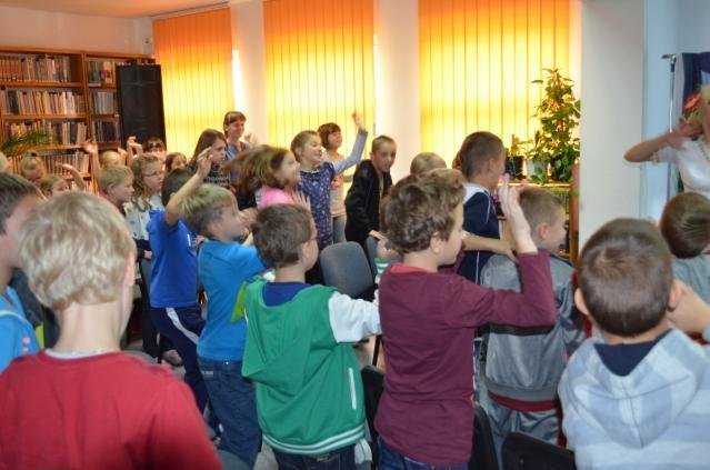 Teatr Urwis w Miejskiej Bibliotece Publicznej [18.10.2013] - zdjęcie #1 - eOstroleka.pl