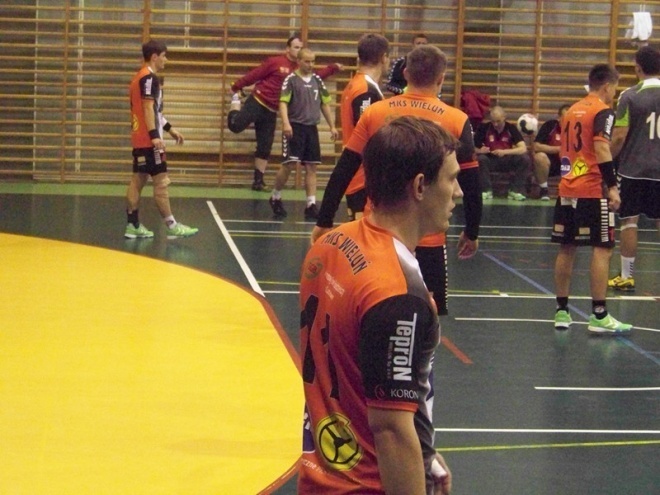 Trójka Ostrołęka - MKS Wieluń (19.10.2013) - zdjęcie #35 - eOstroleka.pl