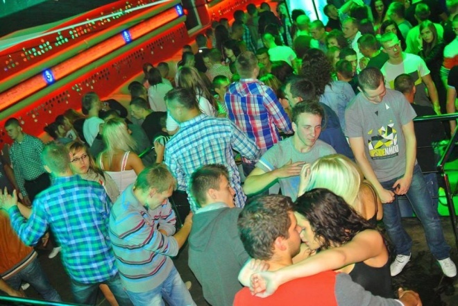 Ibiza Zalesie: Dj Sequence [21.10.2013] - zdjęcie #33 - eOstroleka.pl