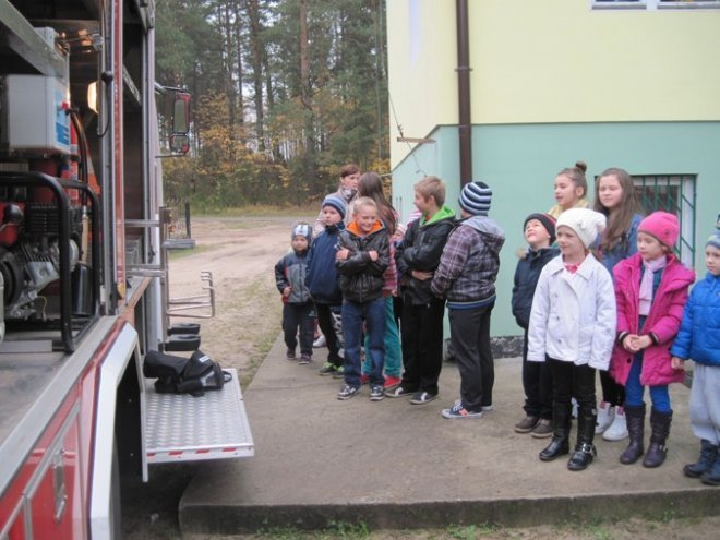Ewakuacja Szkoły Podstawowej w Serafinie - zdjęcie #6 - eOstroleka.pl