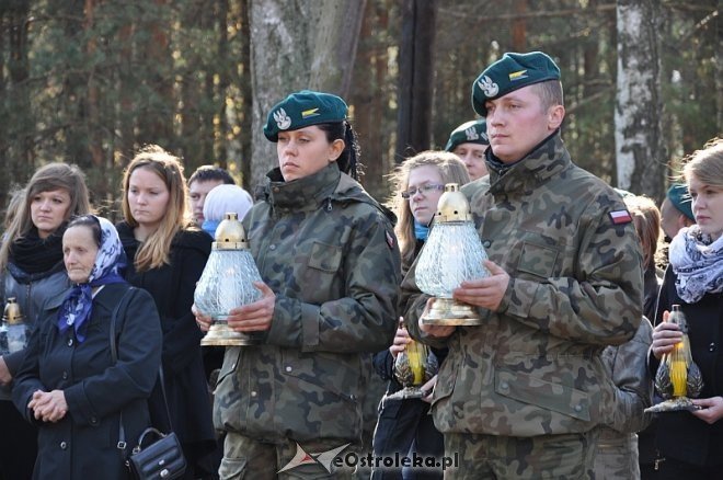 Druga rocznica tragicznej śmierci sierż. Mariusza Deptuły [23.10.2013] - zdjęcie #7 - eOstroleka.pl