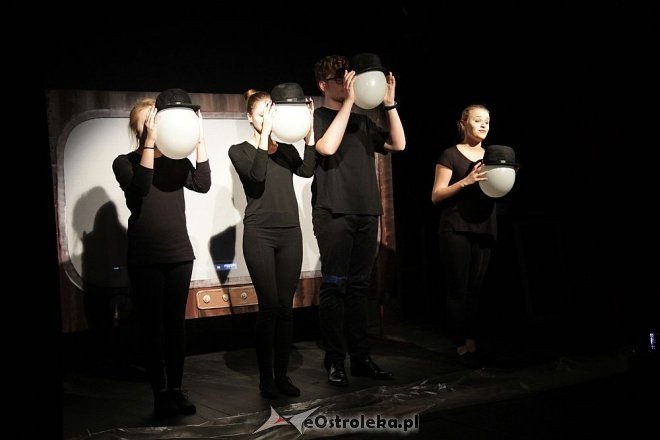 Premiera spektaklu „Spojrzyj w lustro... Fredro” w Klubie Oczko [ZDJĘCIA] - zdjęcie #11 - eOstroleka.pl