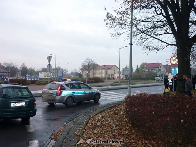 Pijany kierowca na rondzie [26.10.2013] - zdjęcie #7 - eOstroleka.pl