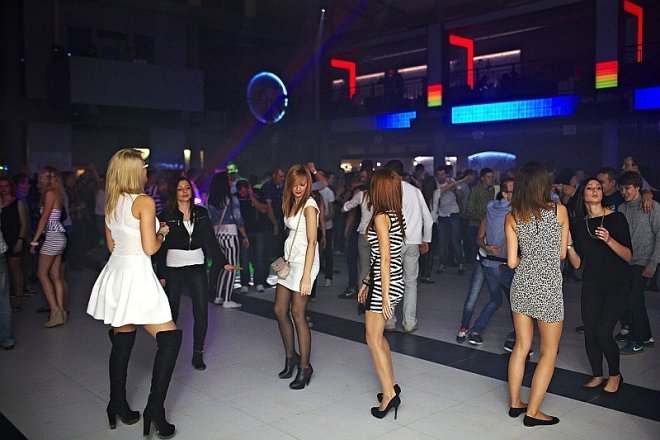 Wielkie otwarcie Clubu Capitol. Zagrał DJ Adamus [26.10.2013] - zdjęcie #37 - eOstroleka.pl