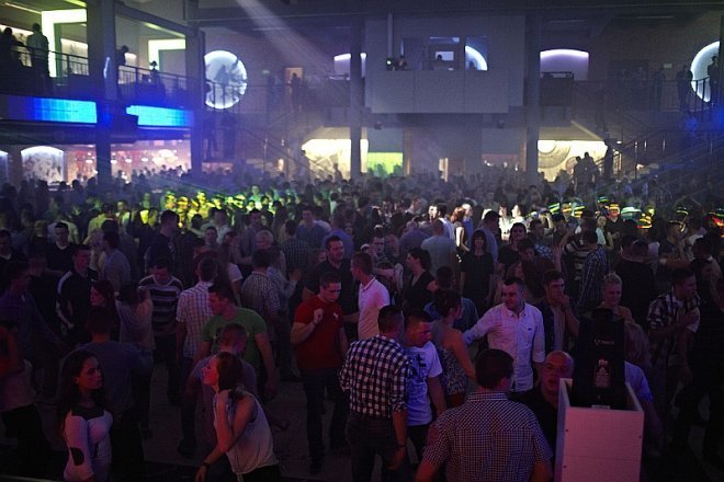 Wielkie otwarcie Clubu Capitol. Zagrał DJ Adamus [26.10.2013] - zdjęcie #19 - eOstroleka.pl