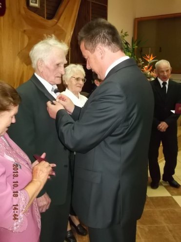 Myszyniec: Uroczyste wręczenie medali za długoletnie pożycie [28.10.2013] - zdjęcie #7 - eOstroleka.pl