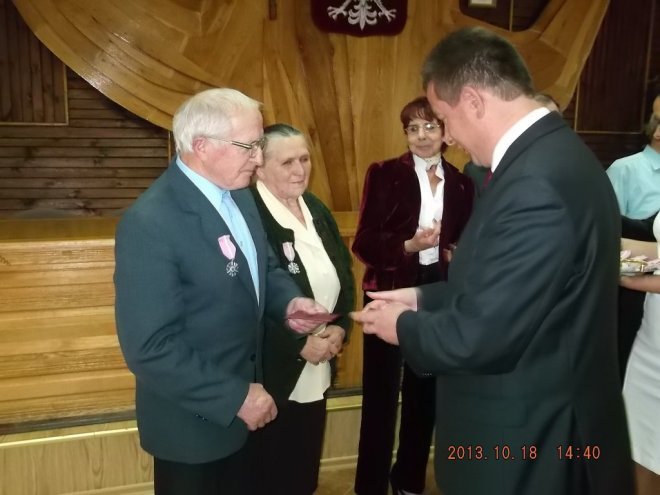 Myszyniec: Uroczyste wręczenie medali za długoletnie pożycie [28.10.2013] - zdjęcie #5 - eOstroleka.pl