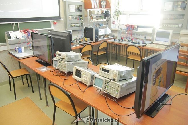 Uroczyste otwarcie pracowni elektromechatronicznej w ZSZ nr 1 - zdjęcie #6 - eOstroleka.pl