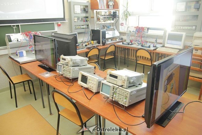 Uroczyste otwarcie pracowni elektromechatronicznej w ZSZ nr 1 - zdjęcie #24 - eOstroleka.pl