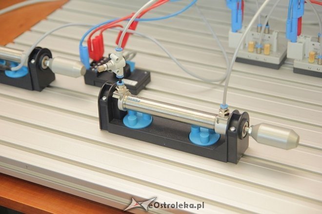 Uroczyste otwarcie pracowni elektromechatronicznej w ZSZ nr 1 - zdjęcie #22 - eOstroleka.pl