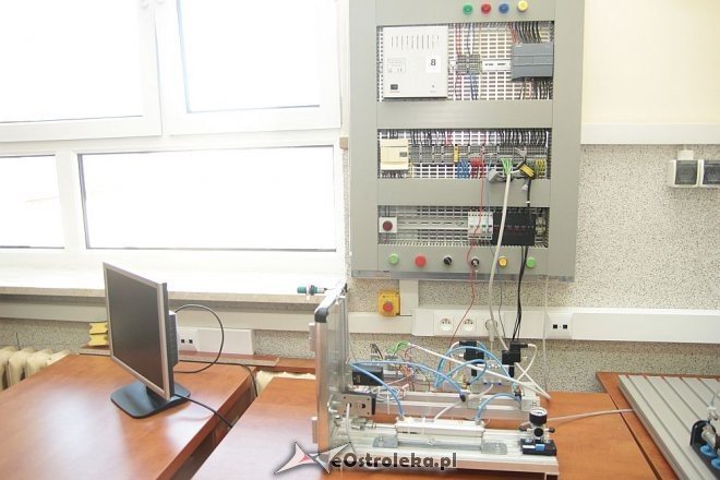Uroczyste otwarcie pracowni elektromechatronicznej w ZSZ nr 1 - zdjęcie #14 - eOstroleka.pl