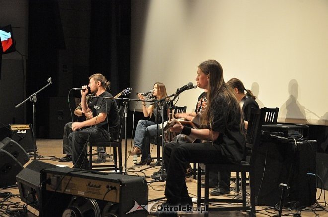 Koncert zespołu Forteca oraz film poświęcony pułkownikowi Pileckiemu [28.10.2013] - zdjęcie #28 - eOstroleka.pl
