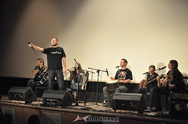 Koncert zespołu Forteca oraz film poświęcony pułkownikowi Pileckiemu [28.10.2013] - zdjęcie #43 - eOstroleka.pl