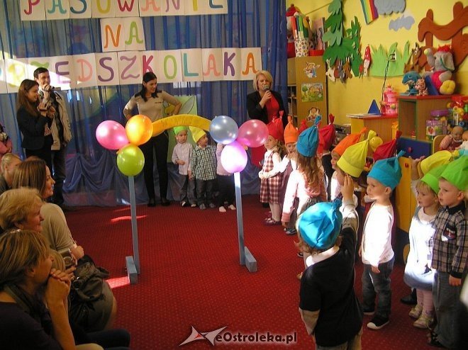 Pasowanie na przedszkolaka w miejskiej „siódemce” [29.10.2013] - zdjęcie #11 - eOstroleka.pl