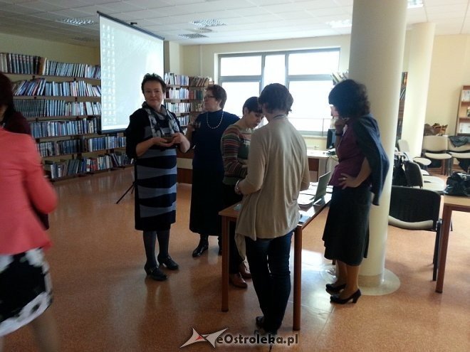 „Elementy biblioterapii – Na dobry początek” - warsztaty dla nauczycieli [29.10.2013] - zdjęcie #2 - eOstroleka.pl