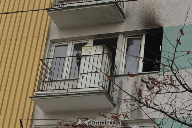 Pożar w mieszkaniu przy Celulozowej. Jedna osoba trafiła do szpitala [30.10.2013] - zdjęcie #12 - eOstroleka.pl